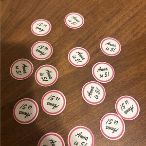 Pink & White 'Anna is 5!' Round confetti birthday pieces